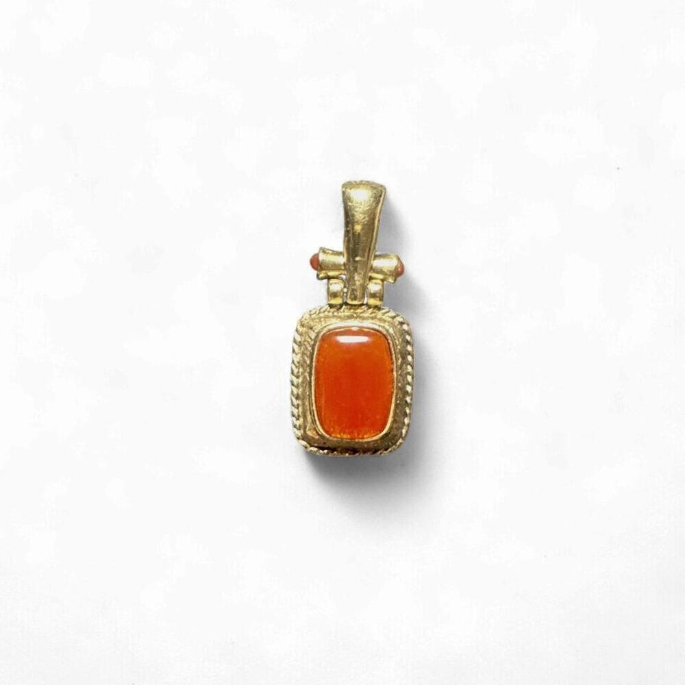 pendant - Picture 1 of 3